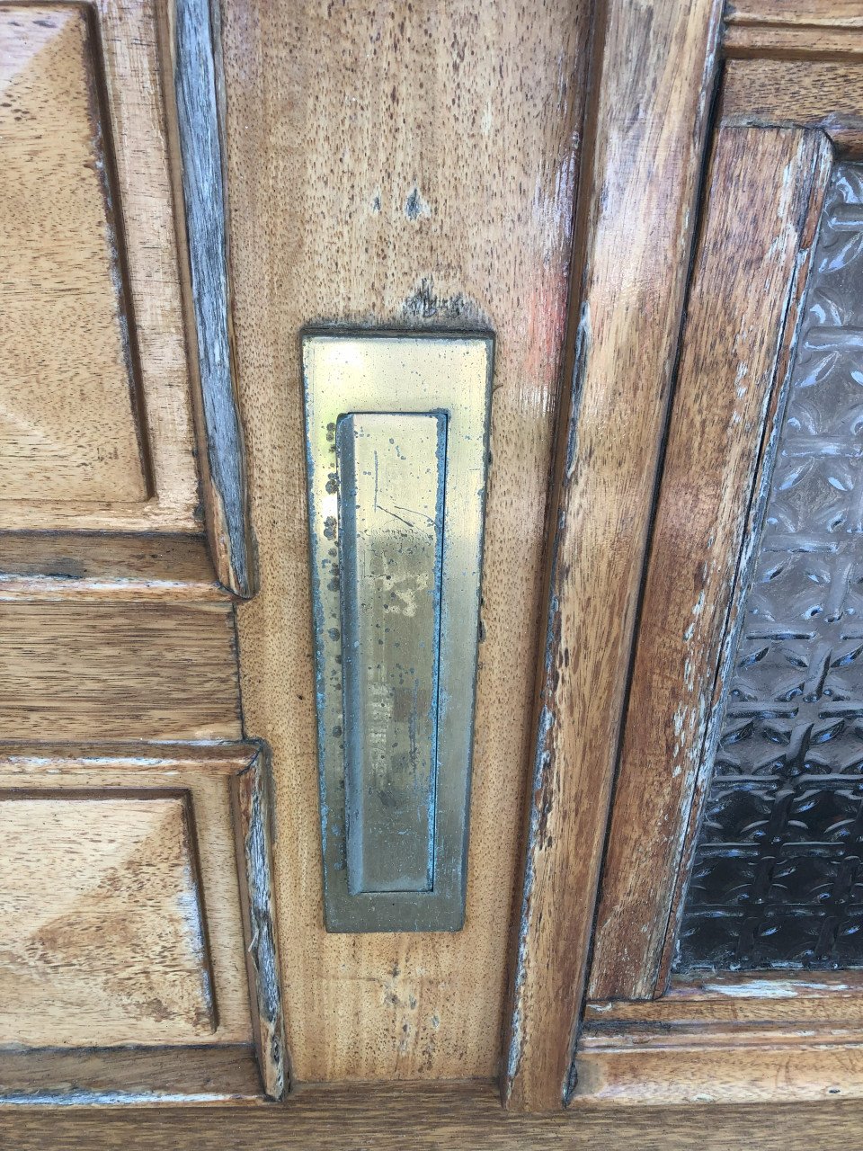 Massieve houten deur met glas (inclusief koperen deurklink en brievenbus)