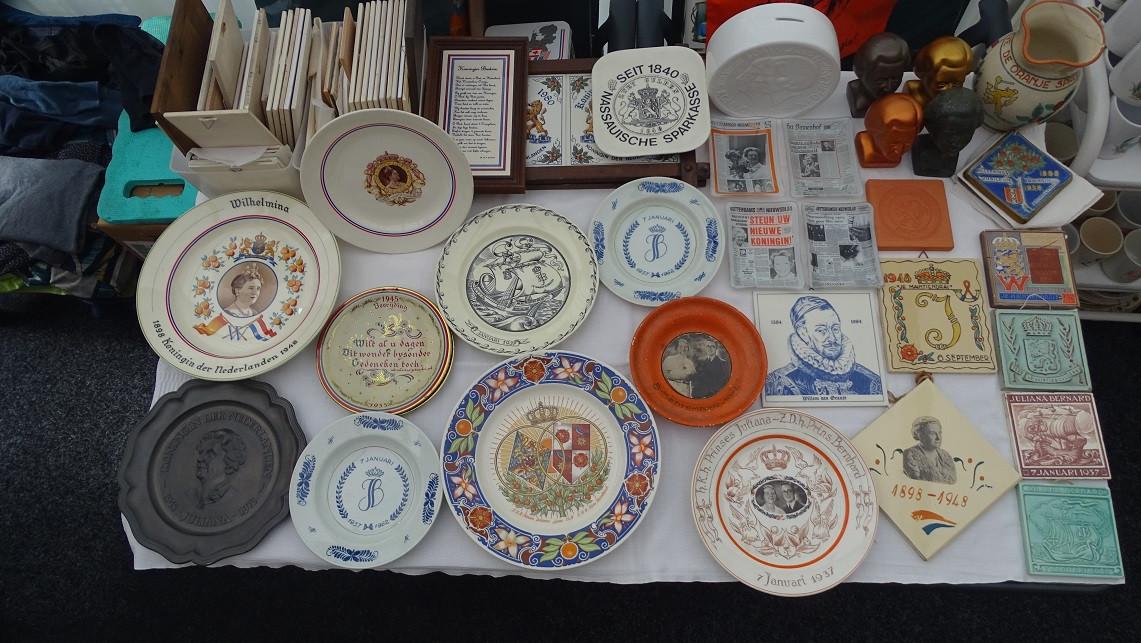 Koningshuis spullen 21 Bananen dozen  (Ophalen)