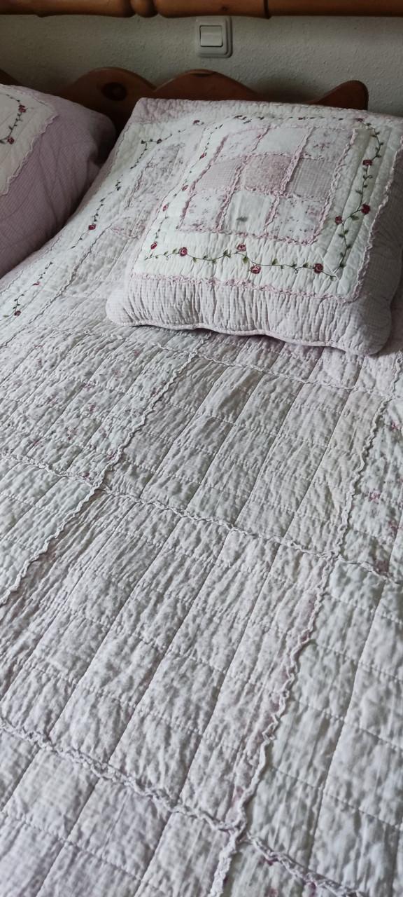 2x 1 pers. zacht roze quilts met roosjes - 100% katoen met wattering