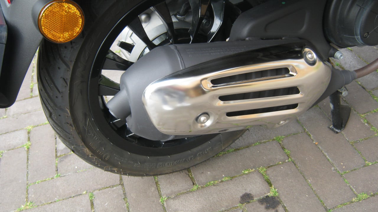 NIEUW VESPA SPRINT MET 731 KM OP DE TELLER 3000 EURO