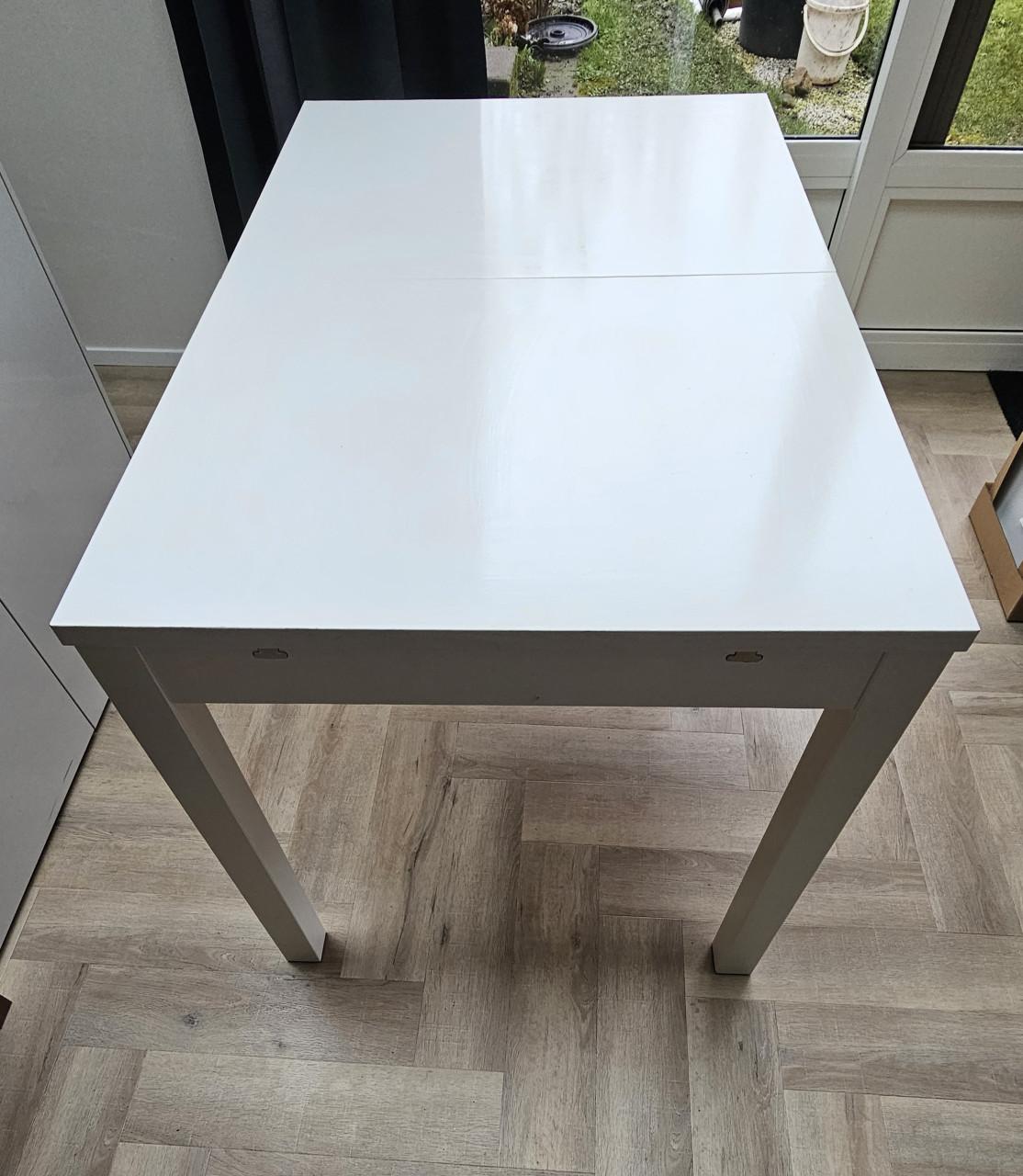 Handige uitschuifbare eettafel bjursta ikea