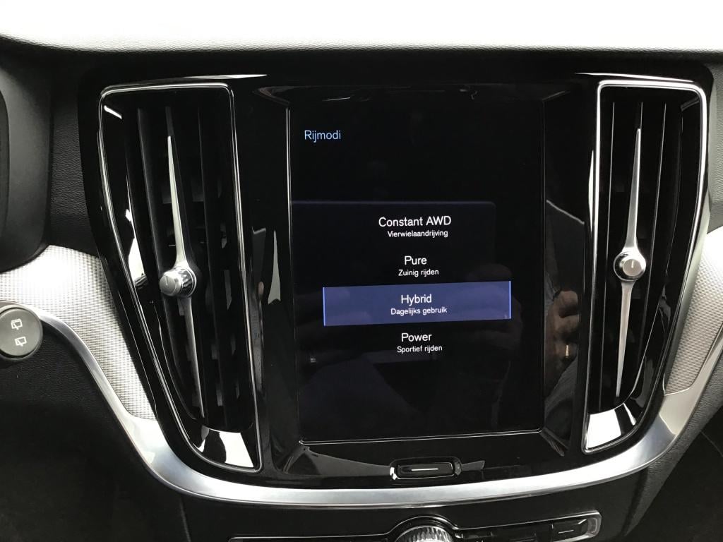Volvo V60 2.0 t6 awd r. r-des. audio & park assist & climate line