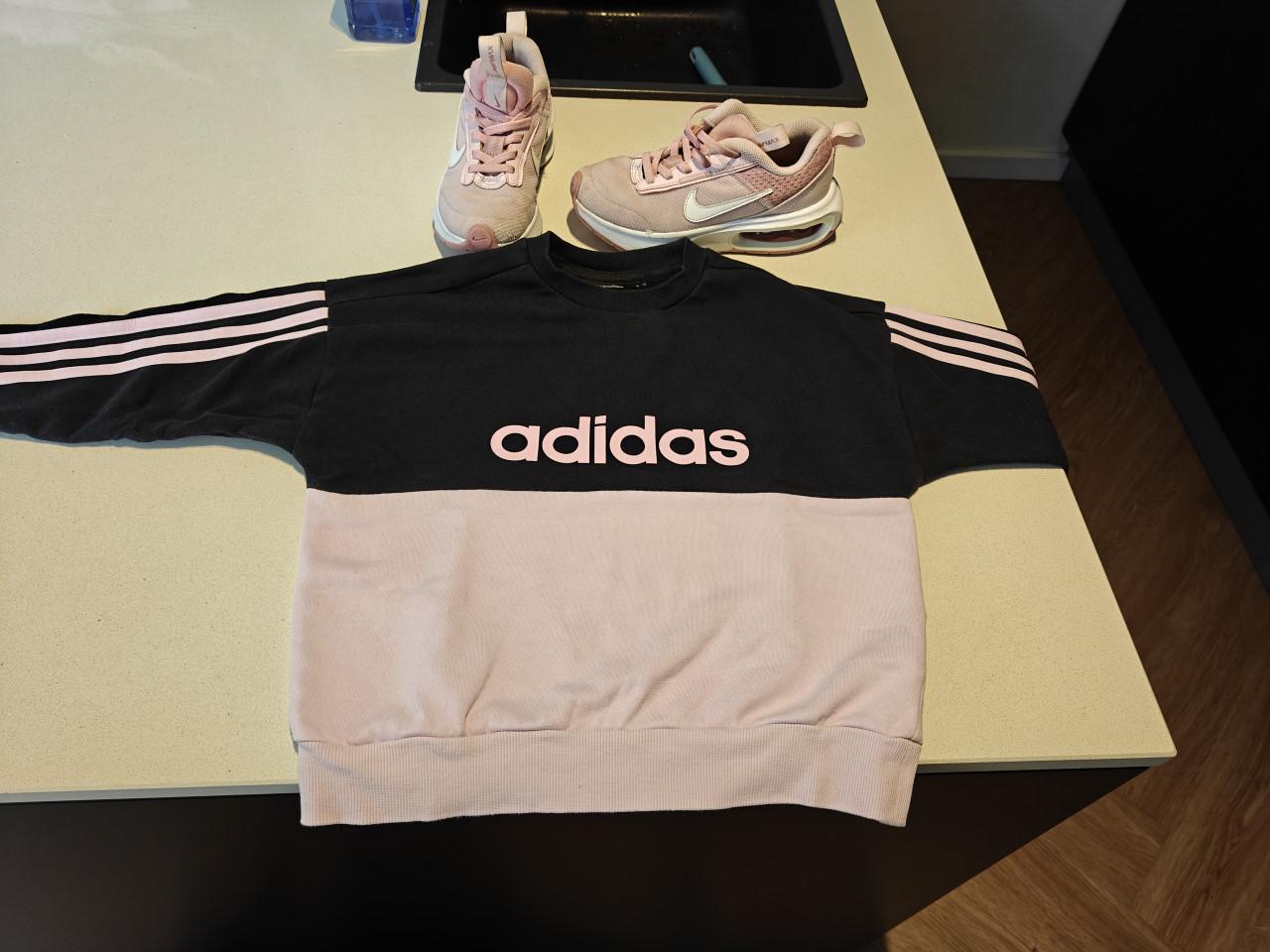 Nike schoenen maat 31 en adidas trui, orgineel en keurige staat