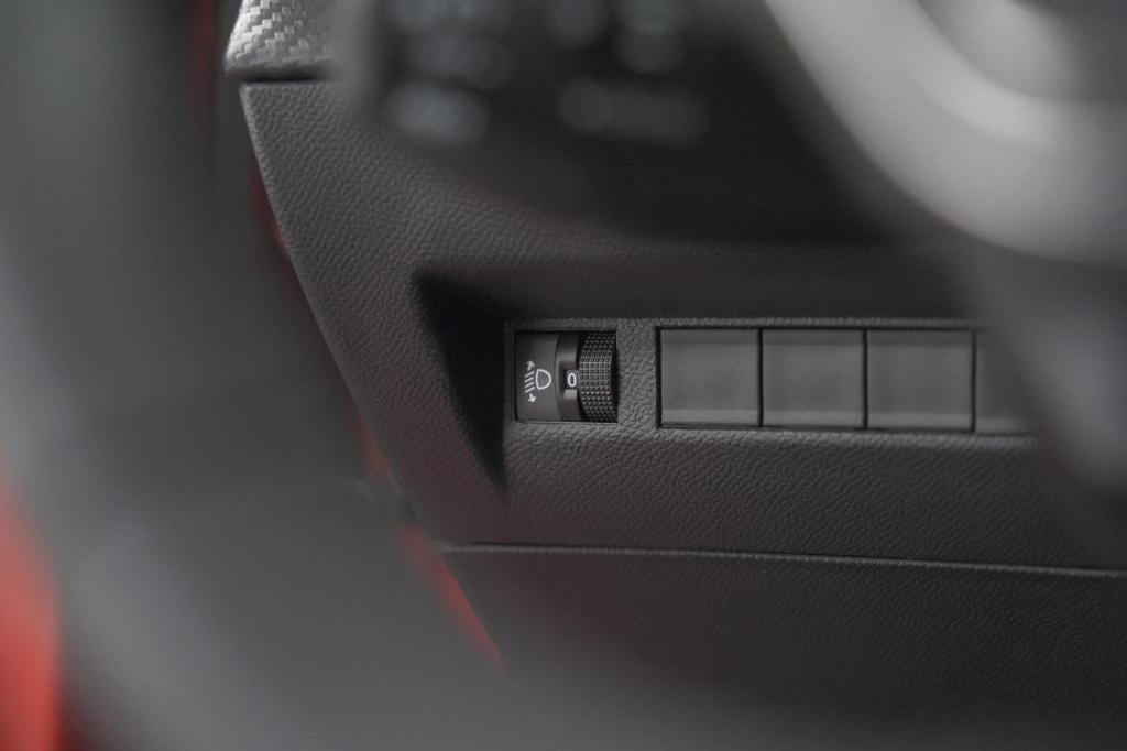 Peugeot 208 puretech 100 allure | camera | navigatie | parkeersensoren | ap