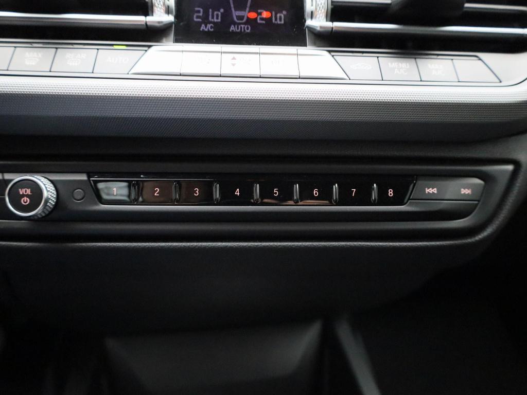 BMW 1 Serie 118i business edition | automaat | apple carplay / android auto