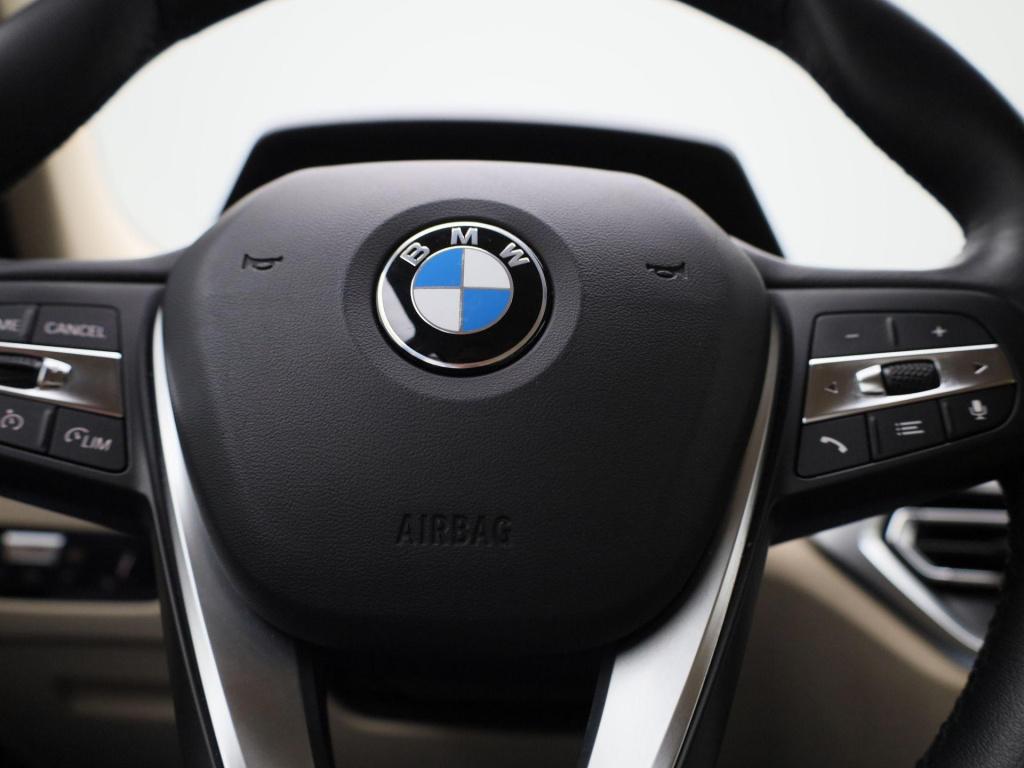 BMW 3-serie 318i business edition | virtual cockpit | navigatie | leder | c