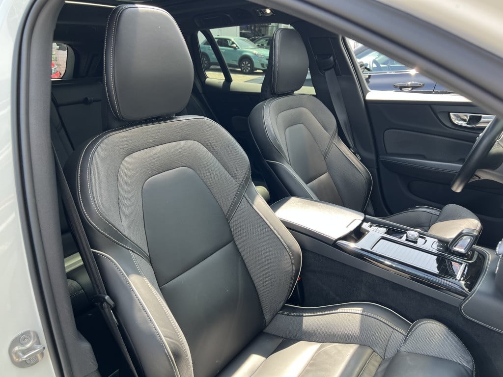 Volvo V60 t6 398pk recharge r-design| panodak| adap.cruise| trekhaak| awd|
