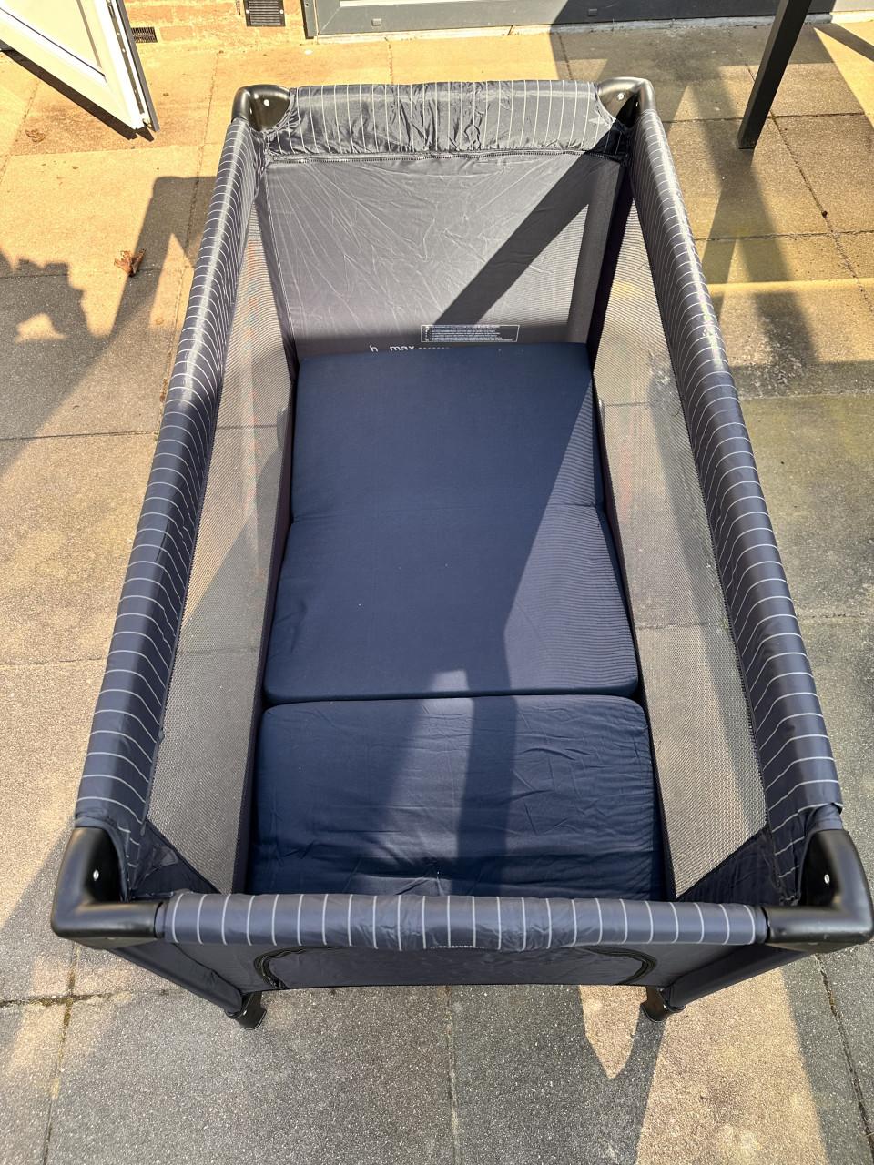 Te koop: camping/logeer bed/box