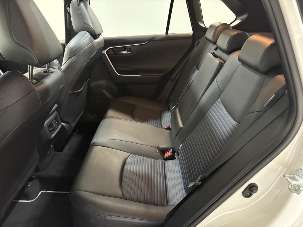Toyota Rav4 2.5 hybrid awd bi-tone | innovation-pakket | trekhaak | panodak