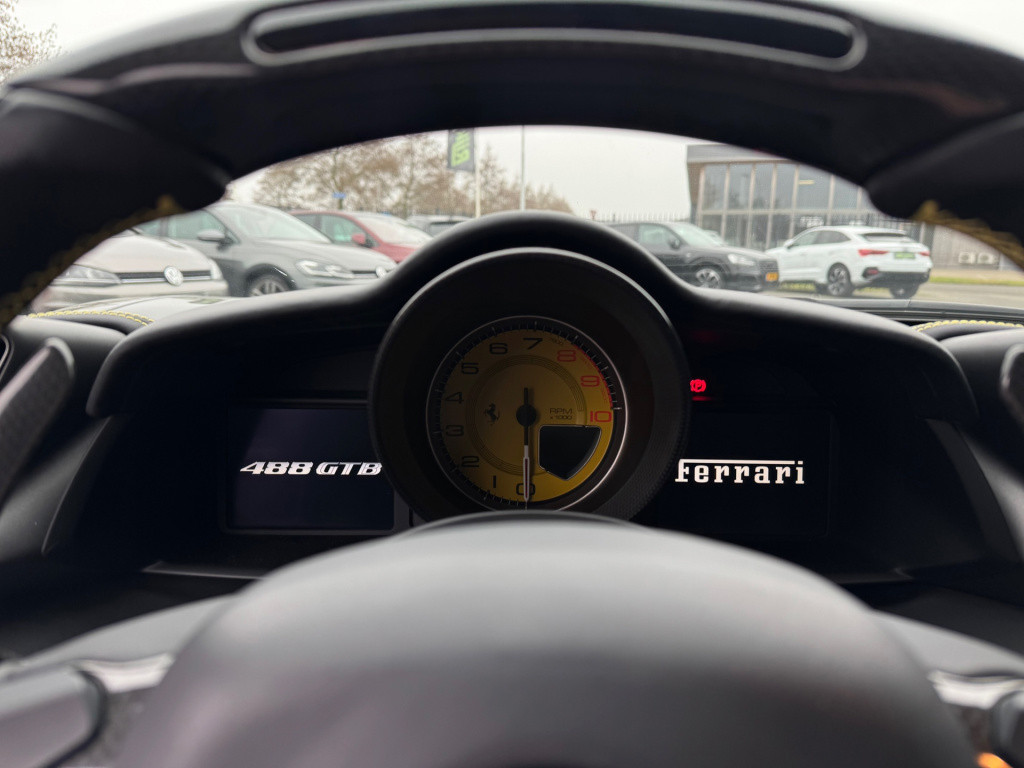 Ferrari 488 3.9 gtb hele * daytona seats * carbon driver zone * dealer onde