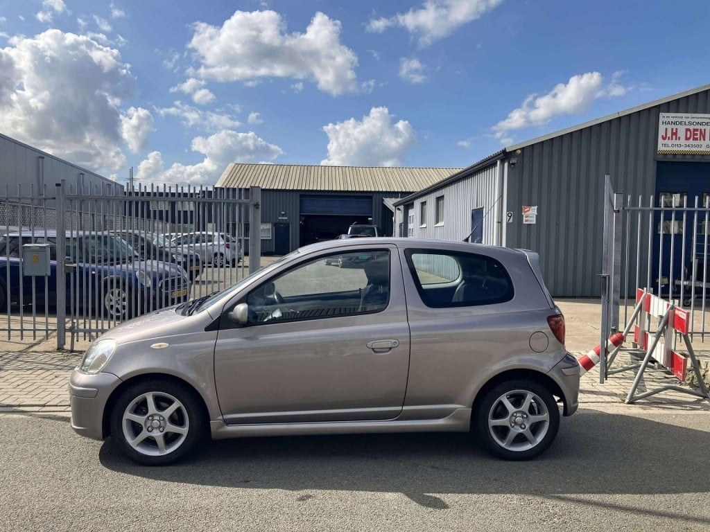 Toyota Yaris 1.5 vvt-i t sport