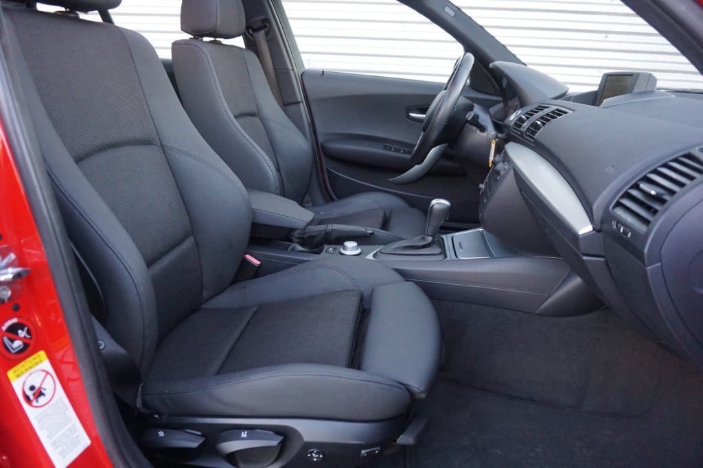 BMW 1 Serie 120i executive automaat - climate / navi / pano / cruise / park