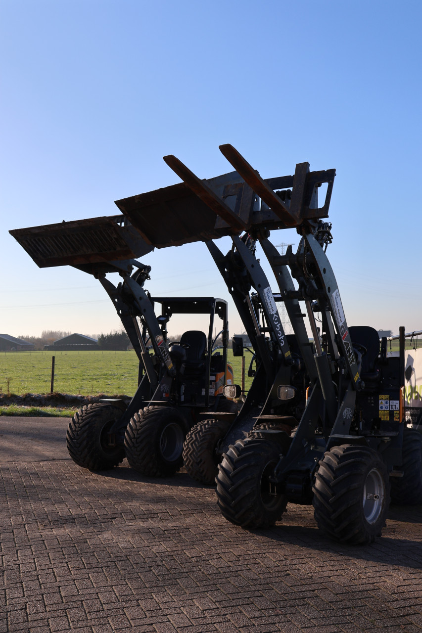 Te huur: Diverse shovels, wielladers, zowel brandstof als elektrisch!