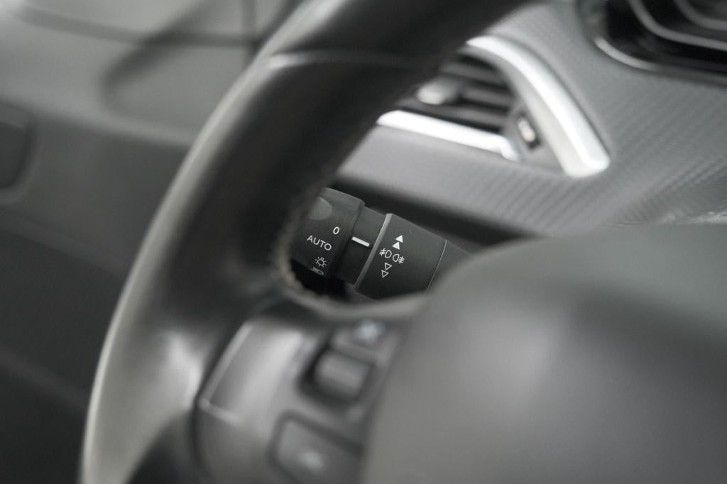 Peugeot 208 puretech 110 tech edition | camera | apple carplay | parkeersen