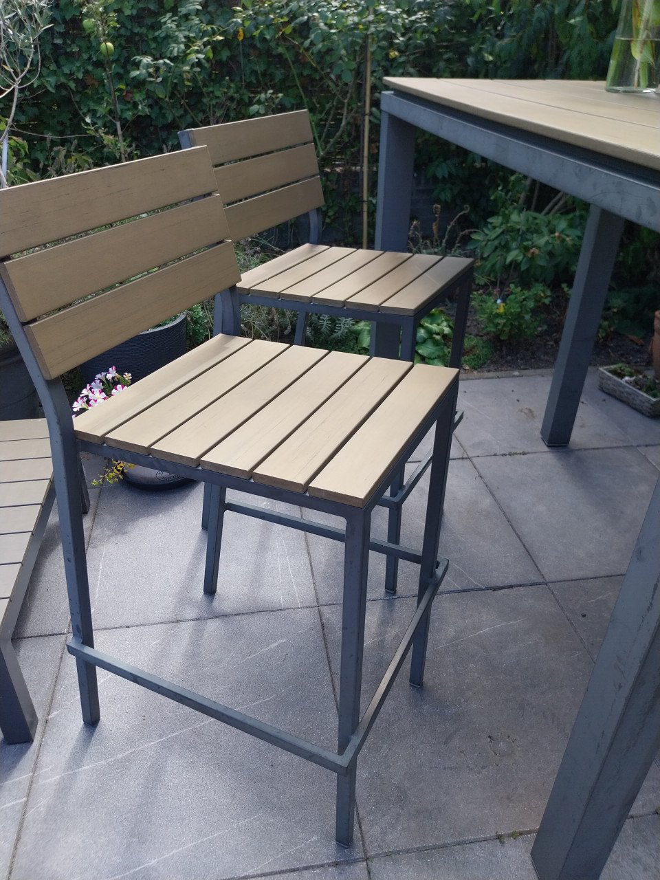 Tuin bartafel met 3 krukken
