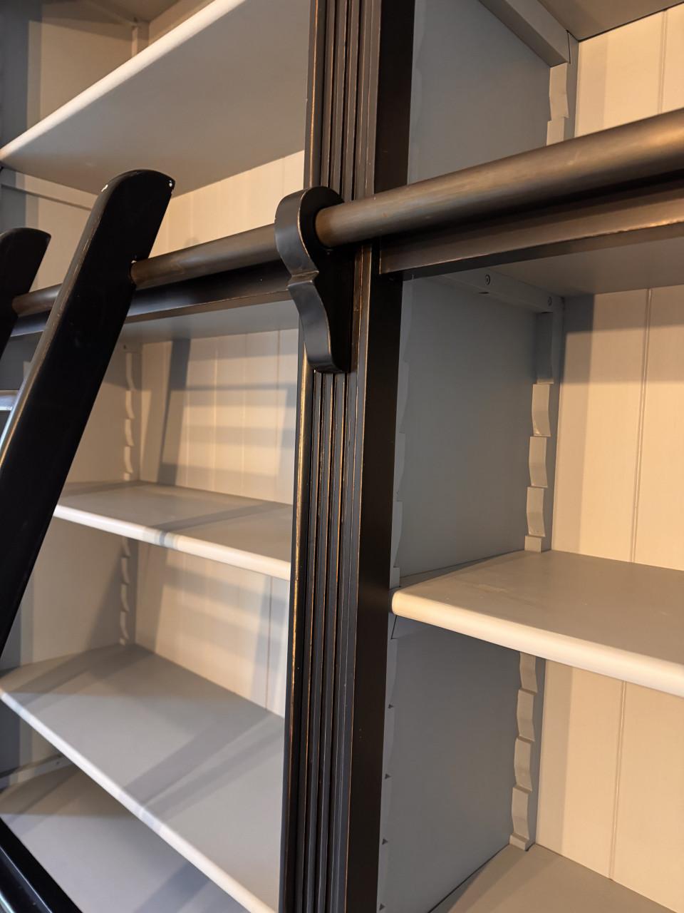 Boekenkast met ladder