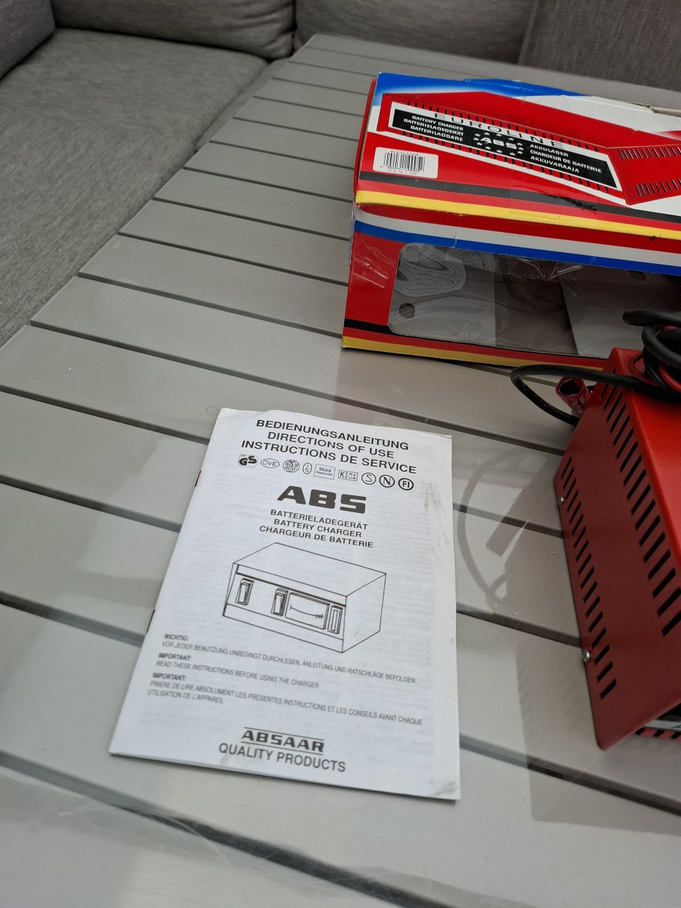 Absaar 10 AMP. Lader voor autoaccu 12 Volt,