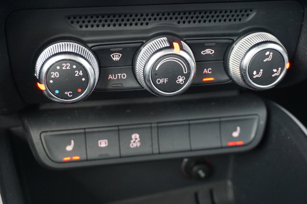 Audi A1 1.4 tfsi attraction airco / navi / parkeers. / elektr. ramen