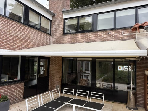 Electrisch zonnescherm met afstandbediening