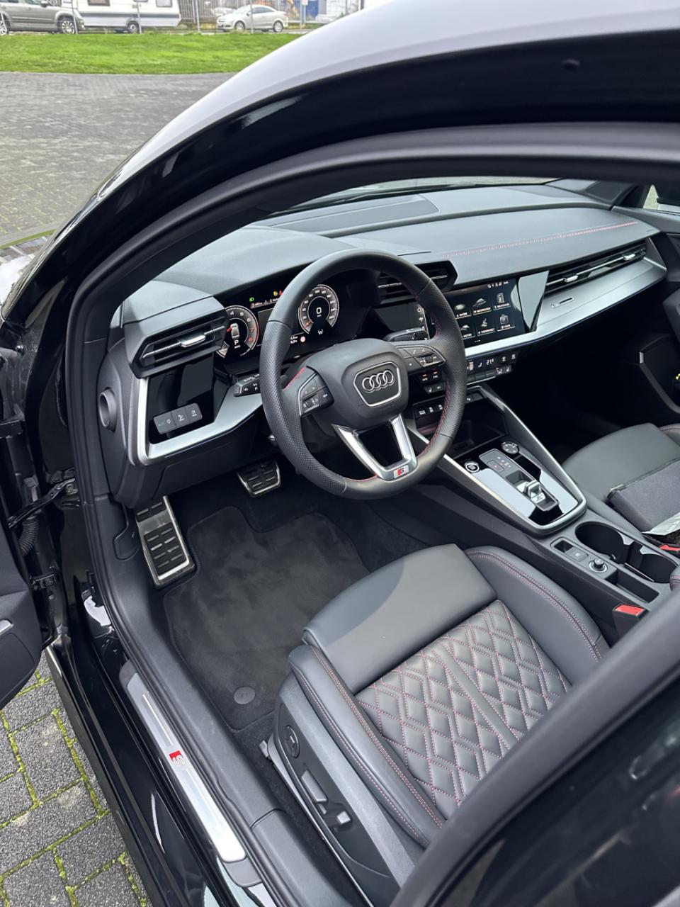 Audi A3 limousine 35 tfsi 150pk s edition | pano dak | leder | b&o