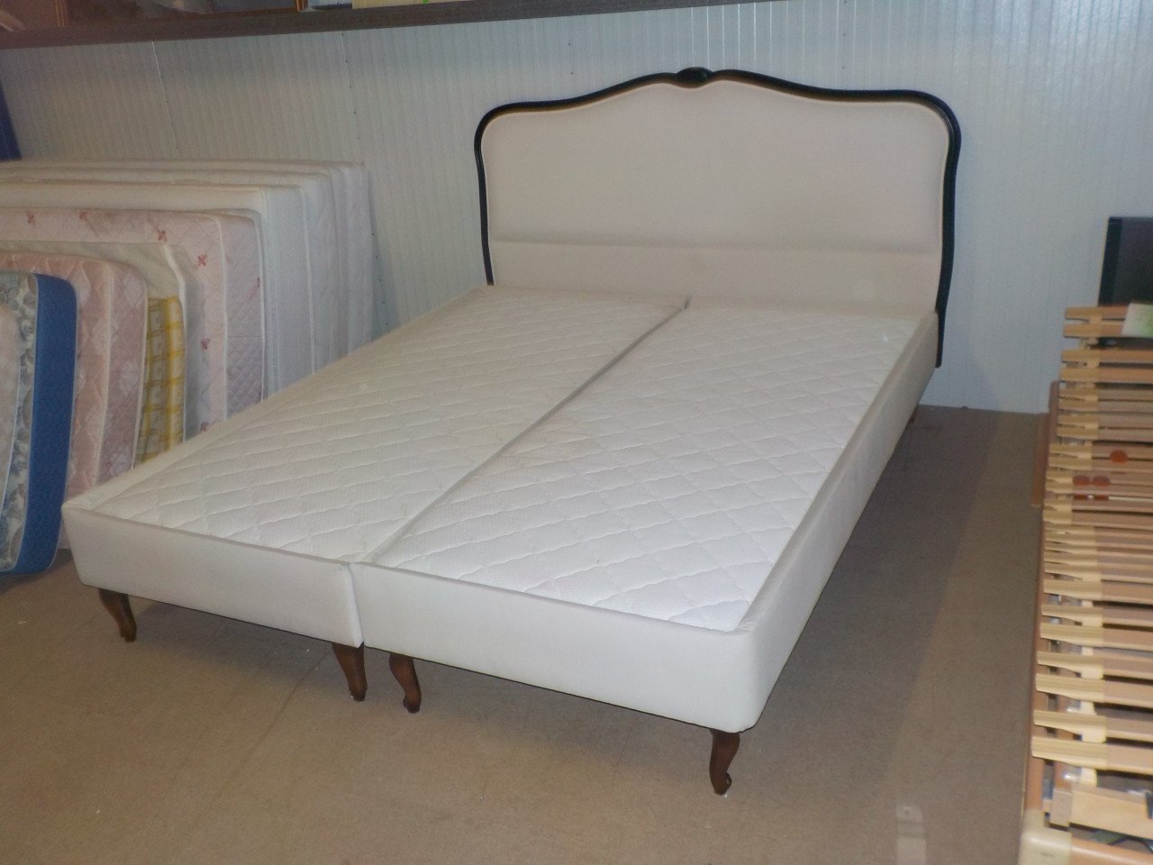 Mooie kwaliteit boxspring + matrassen + hoofdeind 2 x 90 x 210 cm