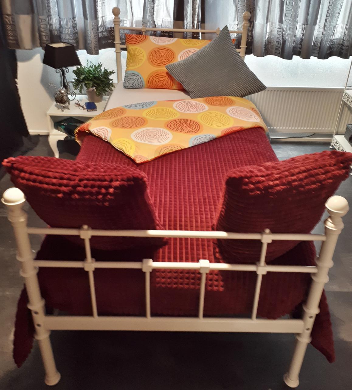 Deken incl. 2 kussens kleur bordeaux
