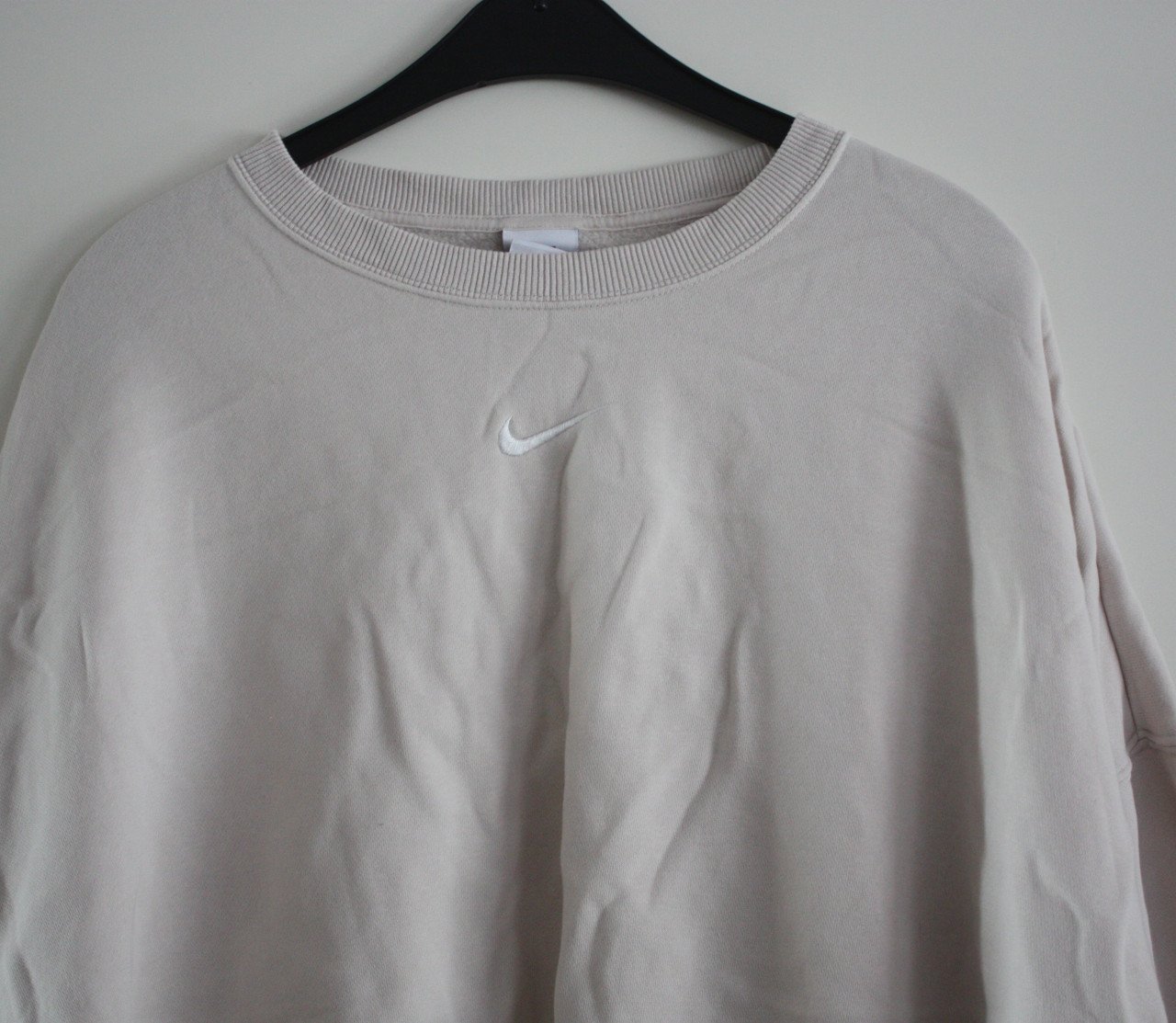 Beige nike trui  maat L