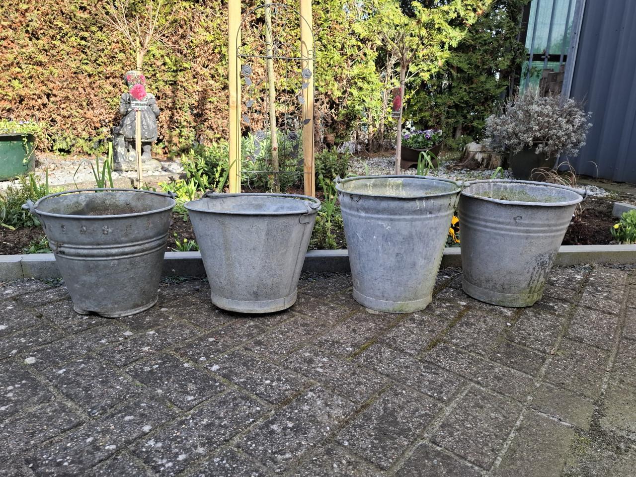 Vier zinken emmers