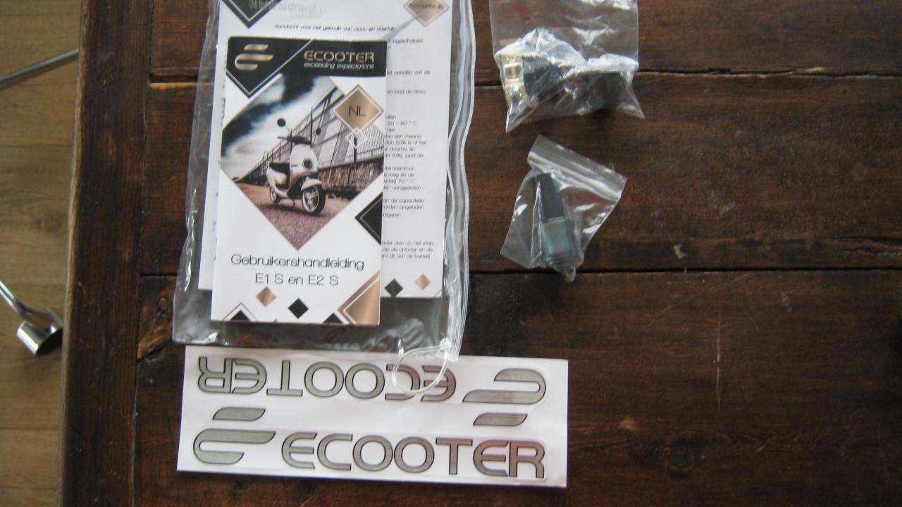 TE KOOP ECOOTER E2 UIT JULLIE 2022 MET 2240 OP DE TELLER