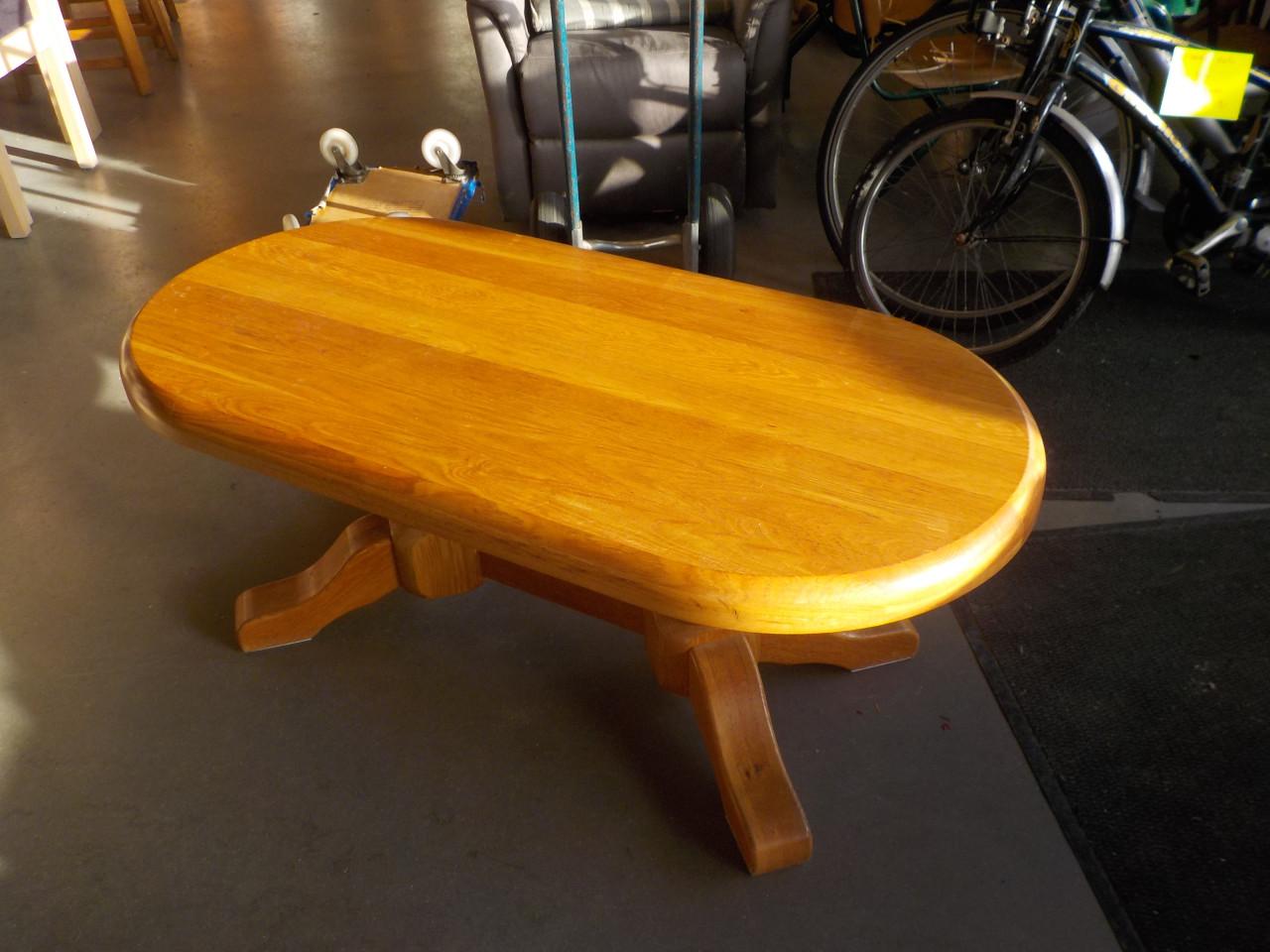 Geheel massief blank eiken ovalen salontafel 130 x 64 cm in zeer goede staa