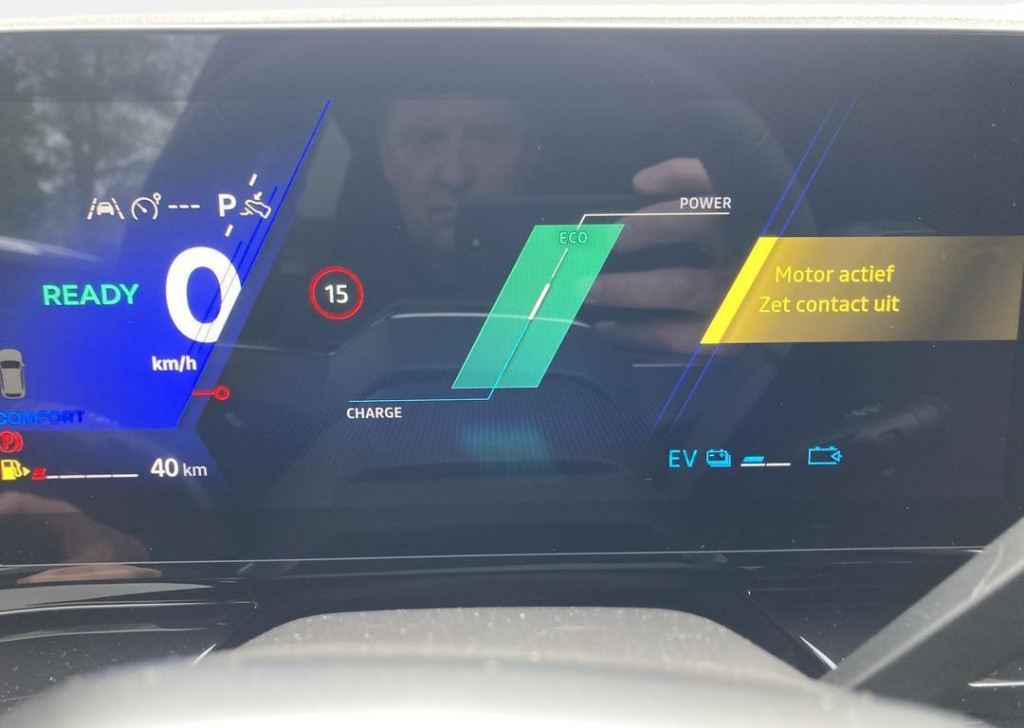 Renault Austral 1.2 e-tech full hybrid 200 iconic esprit alpine
