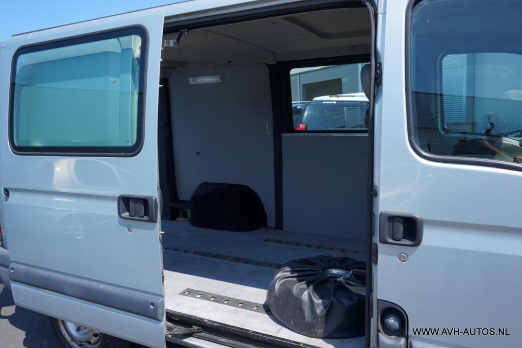 Renault Master t28 2.5dci l1 h1, exportkoopje!