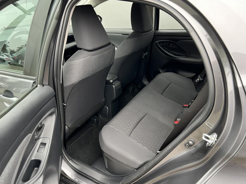 Toyota Yaris 1.5 hyb. 115 first | stoelverwarming | all seasonbanden