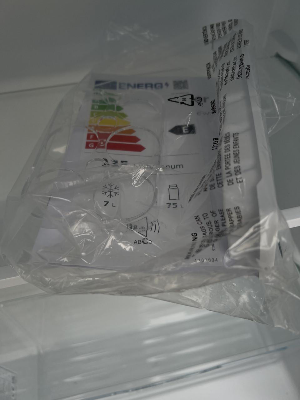 Nieuwe Tafelmodel / camping koelkast met vriesvak 85x50 cm.