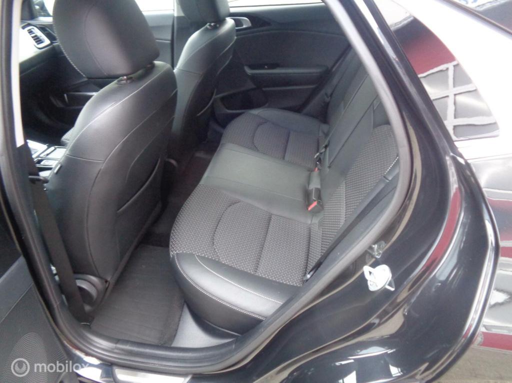 Kia Xceed 1.4 t-gdi executive/automaat/navi/panoramadak/half leer/18''lm/tr