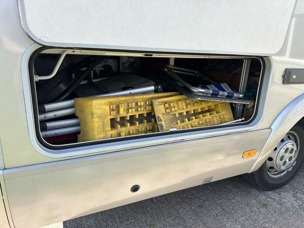 Hymer Onbekend t 654 sl gold editie - inclusief stalling dit seizoen -zater