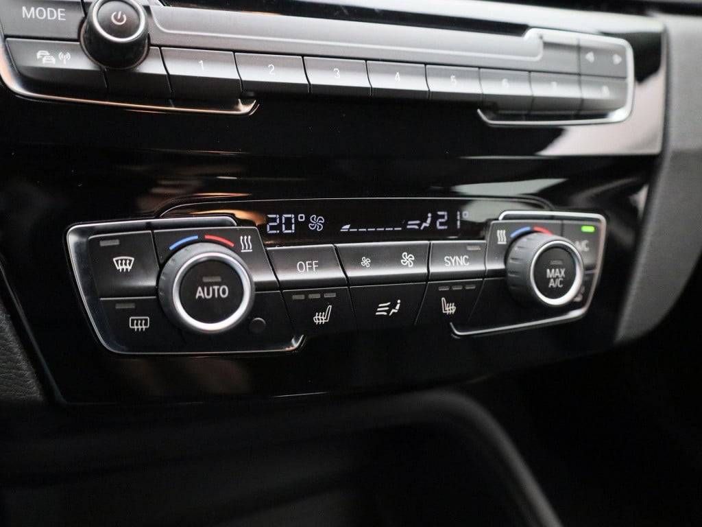 BMW X1 sdrive18i executive | automaat | navigatie | verwarmde stoelen | ele
