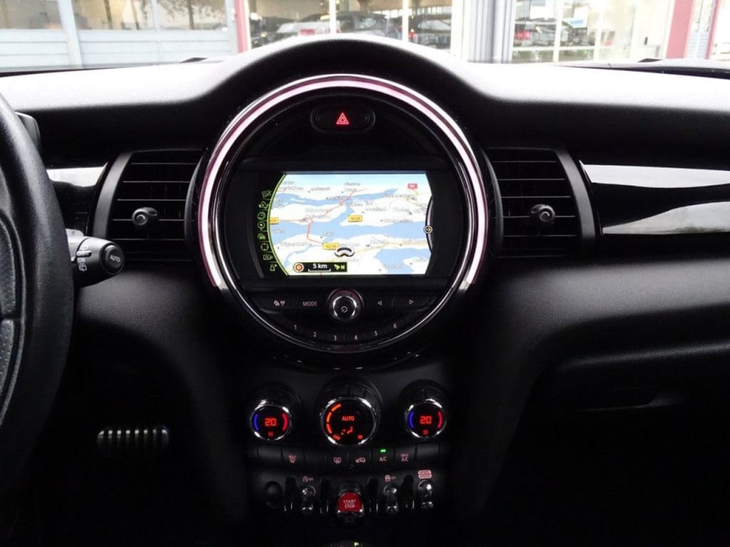 Mini Cooper mini 1.5 serious business automaat | jcw pack | king's cross