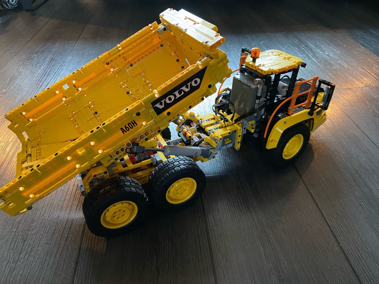 Lego Technic Volvo 42114