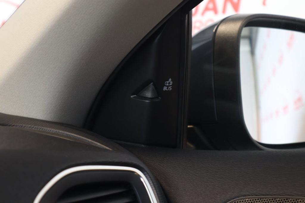 Volvo V40 1.5 t2 nordic+ nl auto, winterpakket, camera, parkeerassist, blis