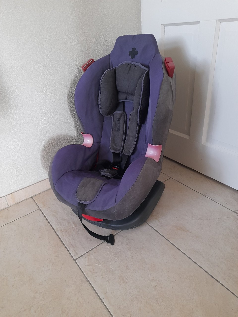 Autostoel 9 / 25 kg  (in goede staat )