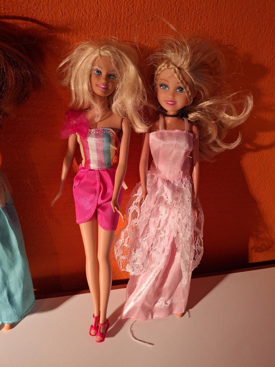 6 Barbies van Mattel