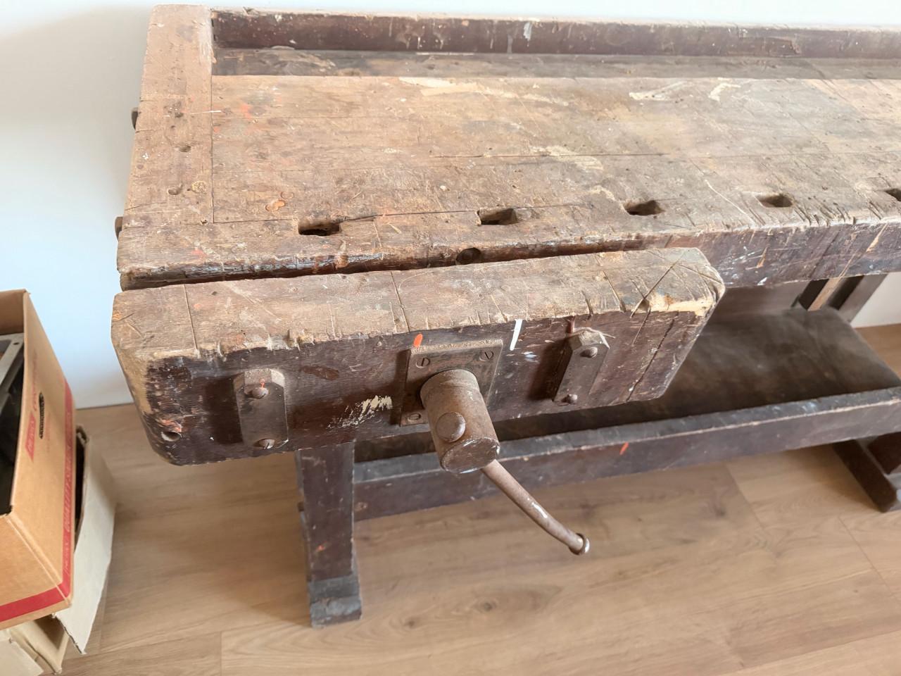 Oude houten school werkbank