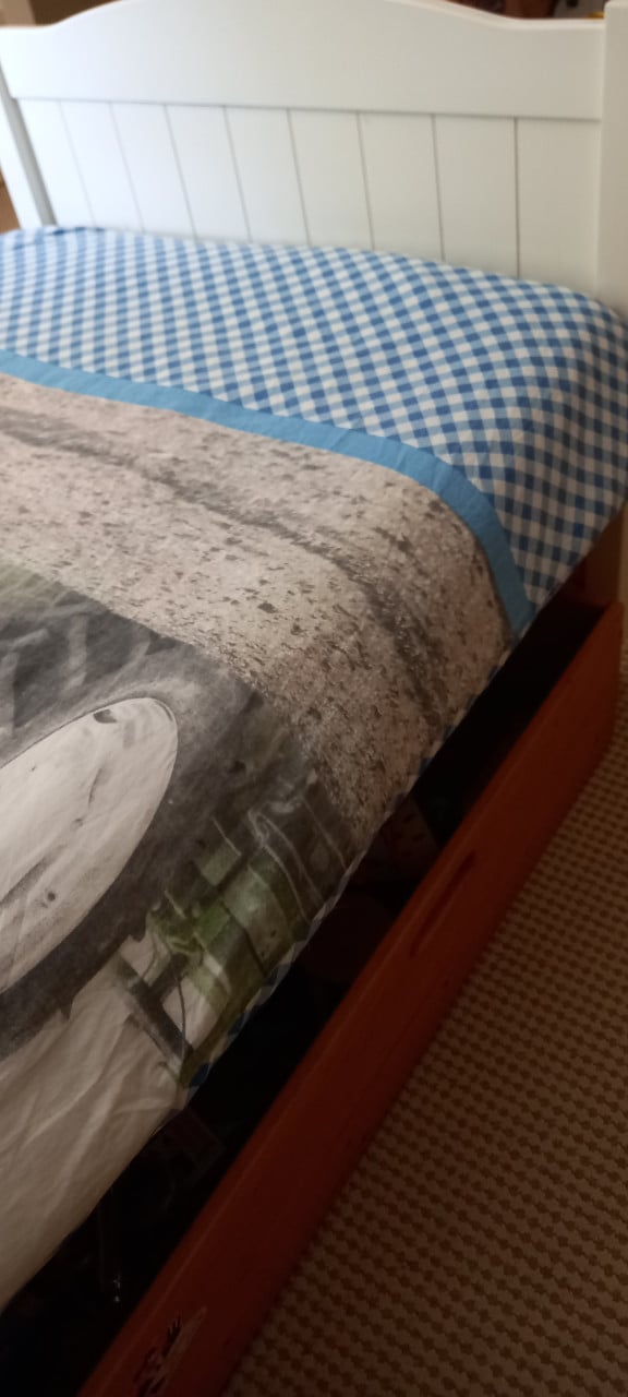 Bed wit 1-persoons 200x90
