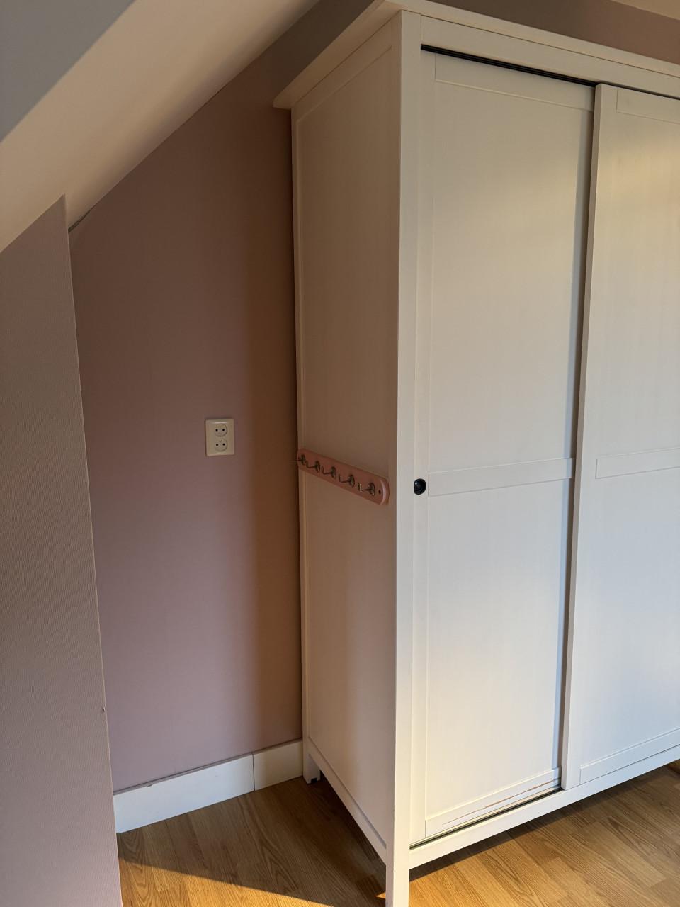 Ikea meubelen Hemnes serie: kledingkast, nachtkastje, bureau, ladekast