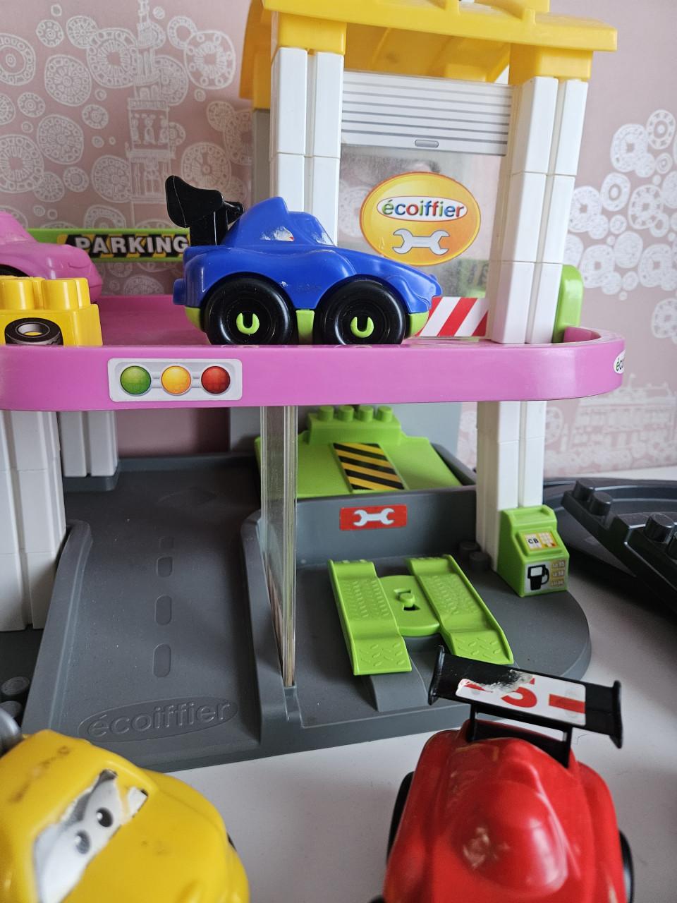 Garage met extra blokken en wegen