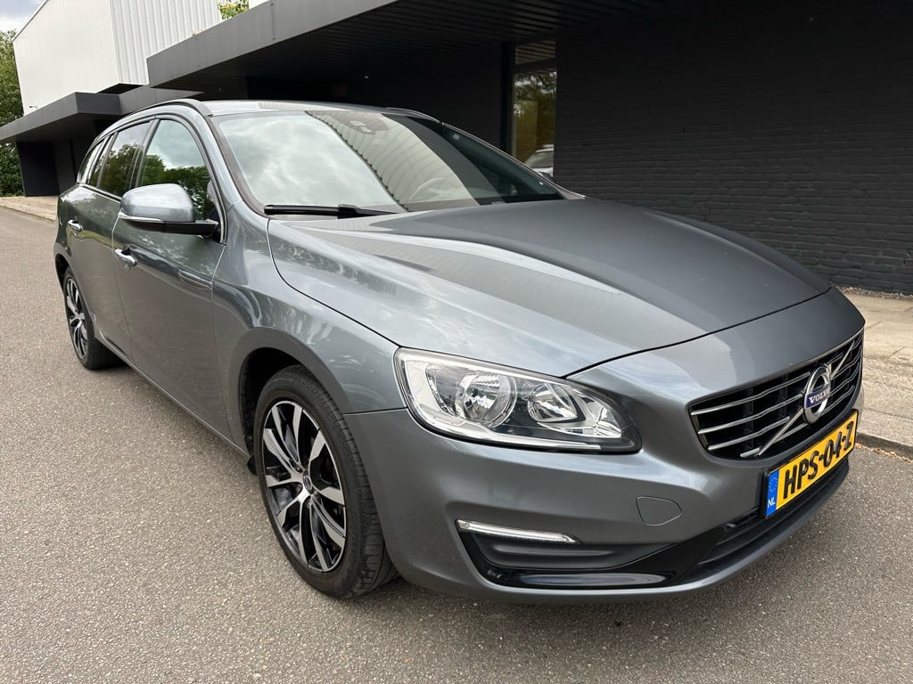 Volvo V60 2.0 t3 summum // 66.000km // dealeronderhouden //
