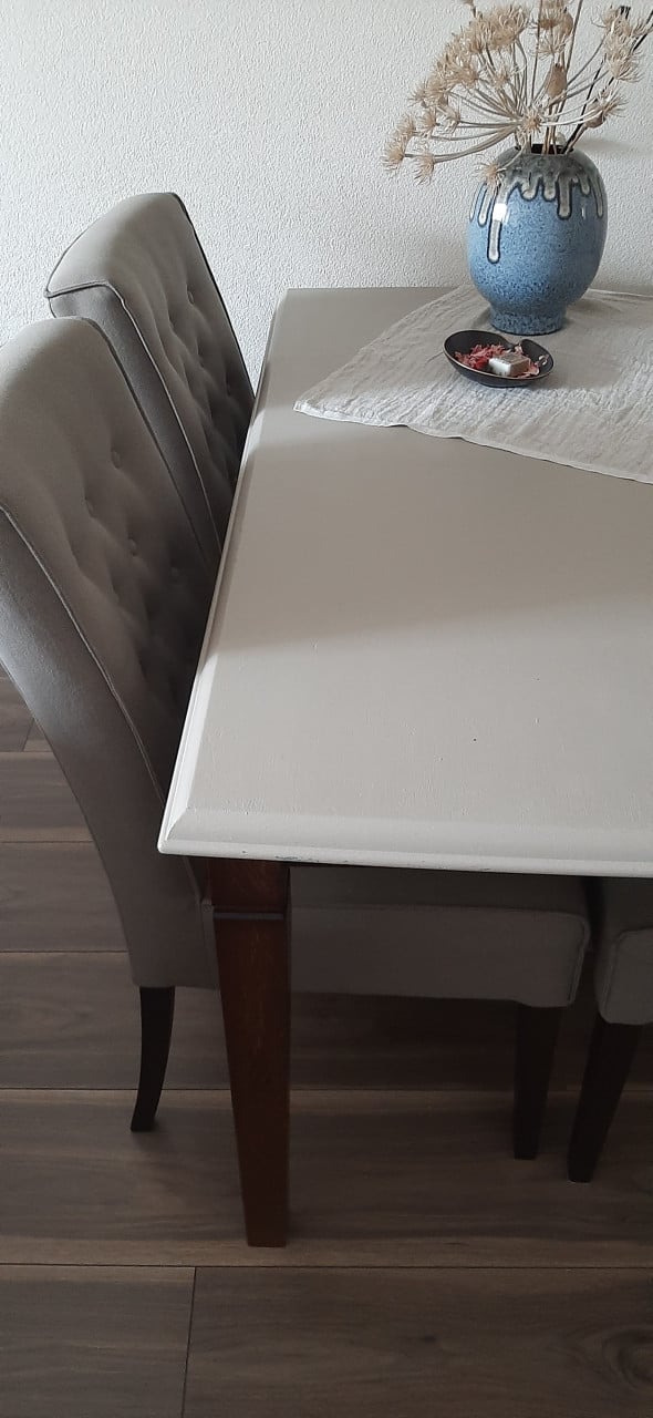 Tafel 4 stoelen