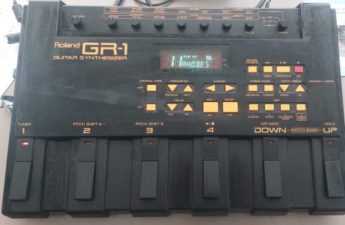 TE KOOP: ROLAND GR1 GITAARSYNTHESIZER  250 euro
