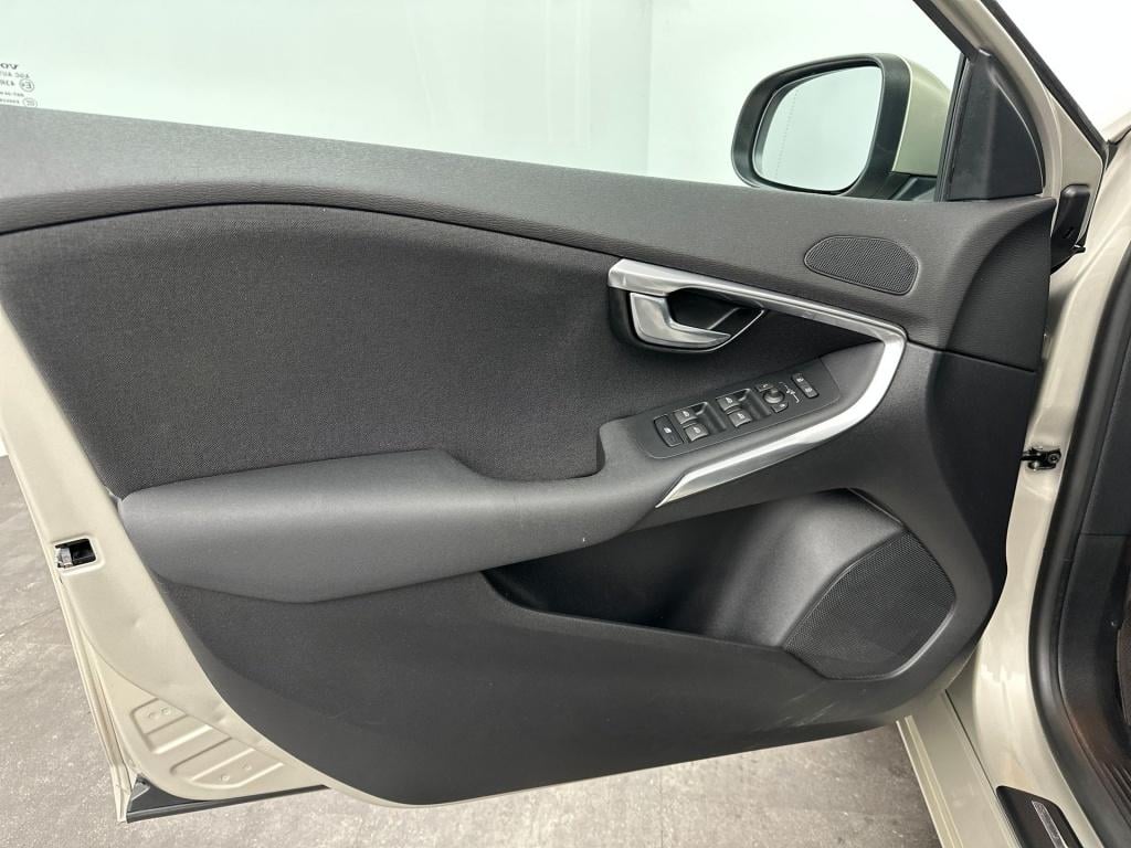 Volvo V40 2.0 t3 nordic+ | standkachel | stoelverwarming | cruise control |